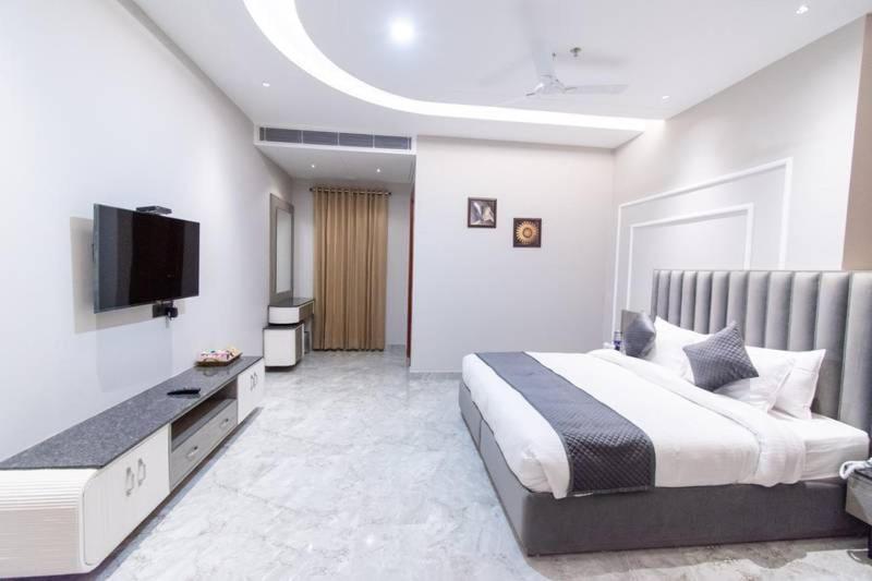 Hotel Miracle Resort Phagwara Luaran gambar