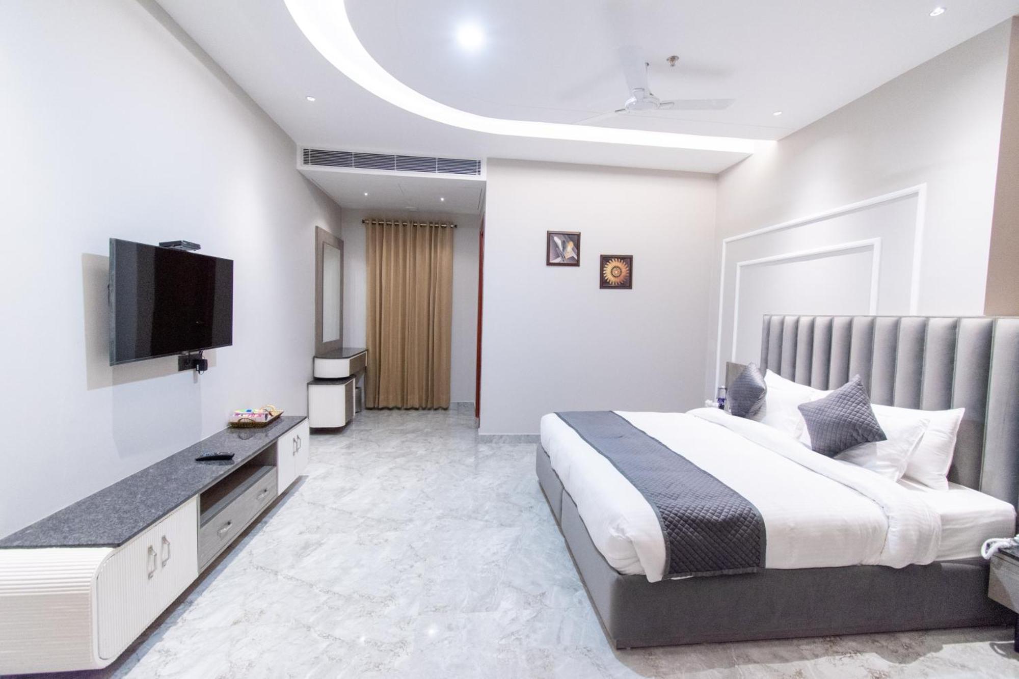 Hotel Miracle Resort Phagwara Luaran gambar